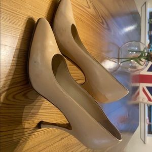 Vintage manolo blahnik nude pumps MAKE AN OFFER